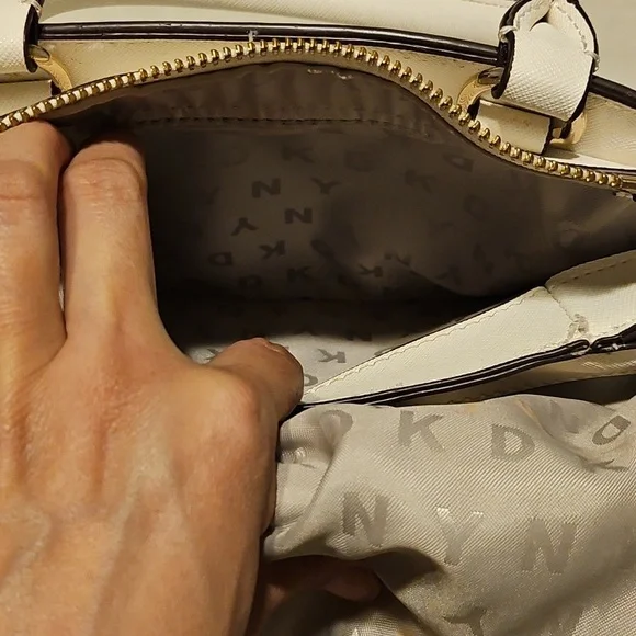 DKNY Handbag EUC - Picture 5 of 16